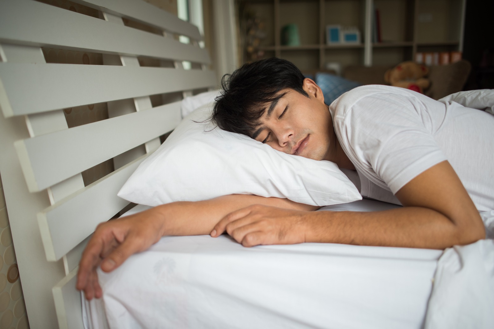 Pria sedang tidur